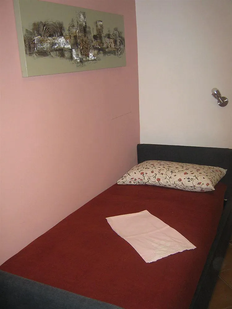 Konukevi Domus Prati Otel Roma